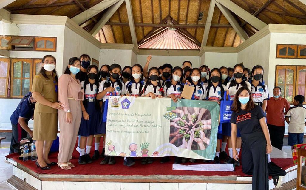 Edukasi Pemanfaatan Bahan Alam sebagai Pangan Fungsional dan Natural Additives di SMP Negeri 5 Melaya, Jembrana